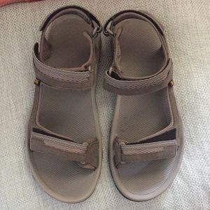 Teva mens sandals size 12 NWOB summer vacation